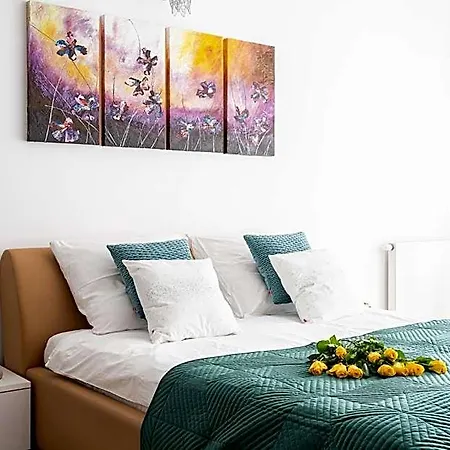 Ξενοδοχείο με διαμερίσματα Art River View 3*