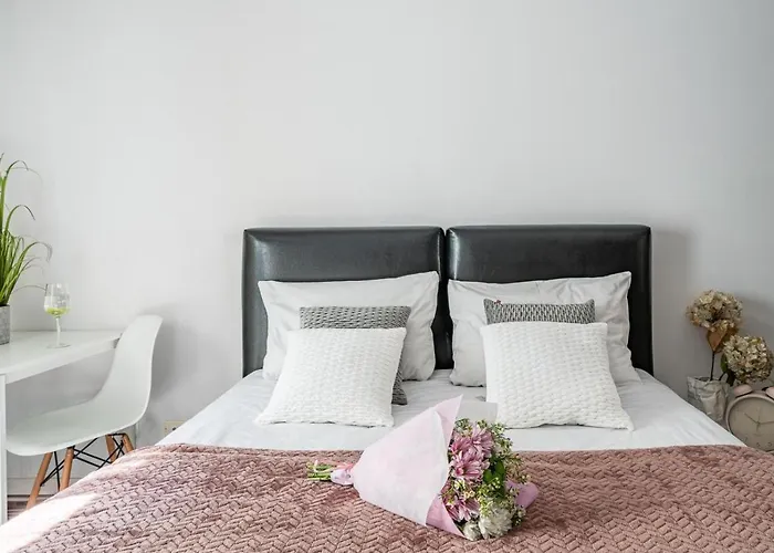 Art River View Апарт-готель Вроцлав