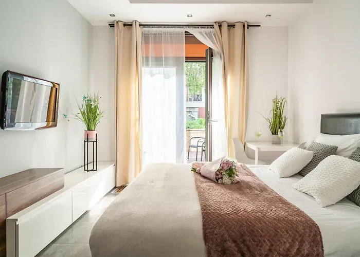 Art River View Aparthotel