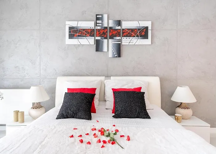 Aparthotel Art River View 3*